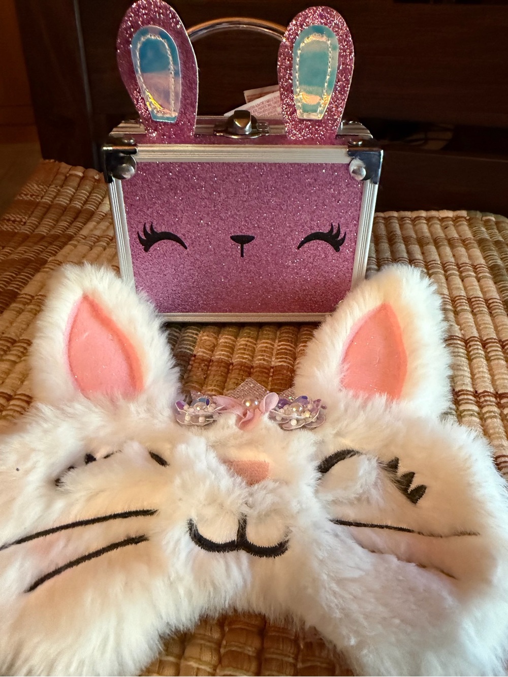 Claire’s Glitter Makeup Case and Eye Mask Set